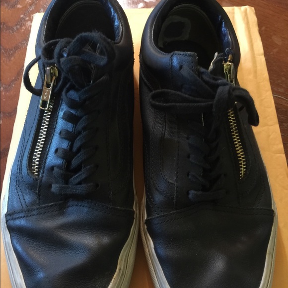 VANS - Picture 2 of 3